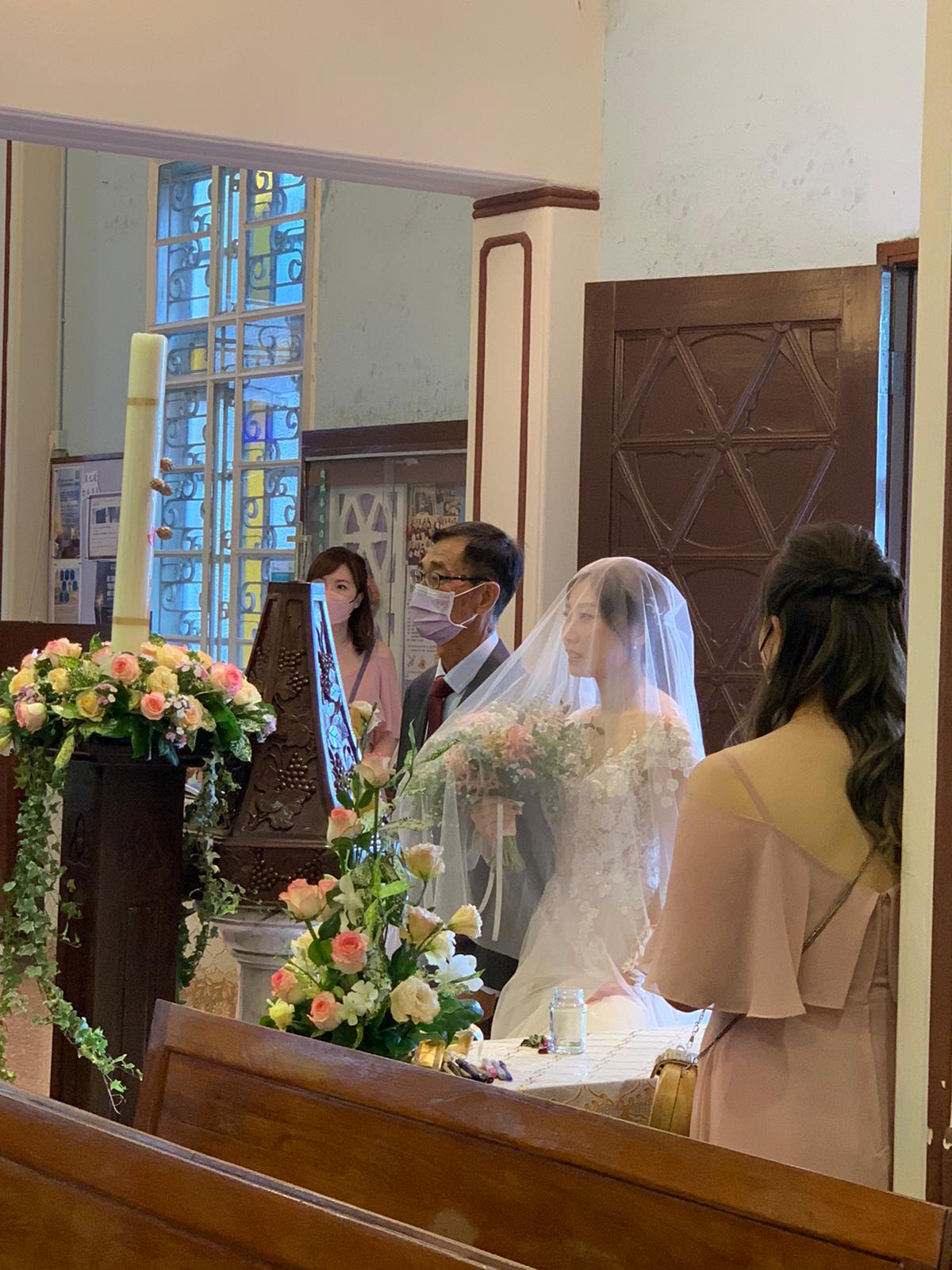 Queeny Ng婚禮統籌師工作紀錄: 200 人來教堂祝福這對新人，真的感恩